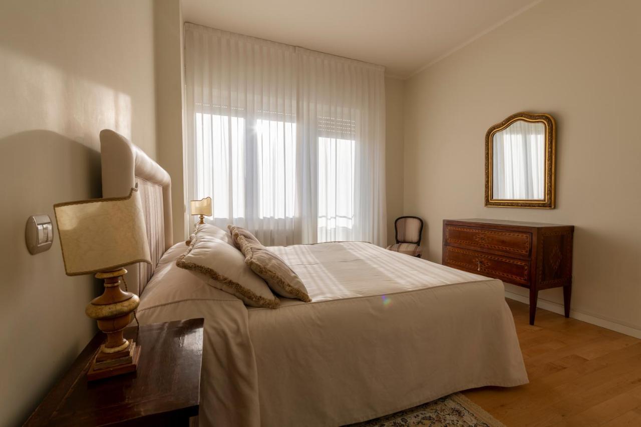 Casa Gramsci Luxury Apartment Пезаро Экстерьер фото