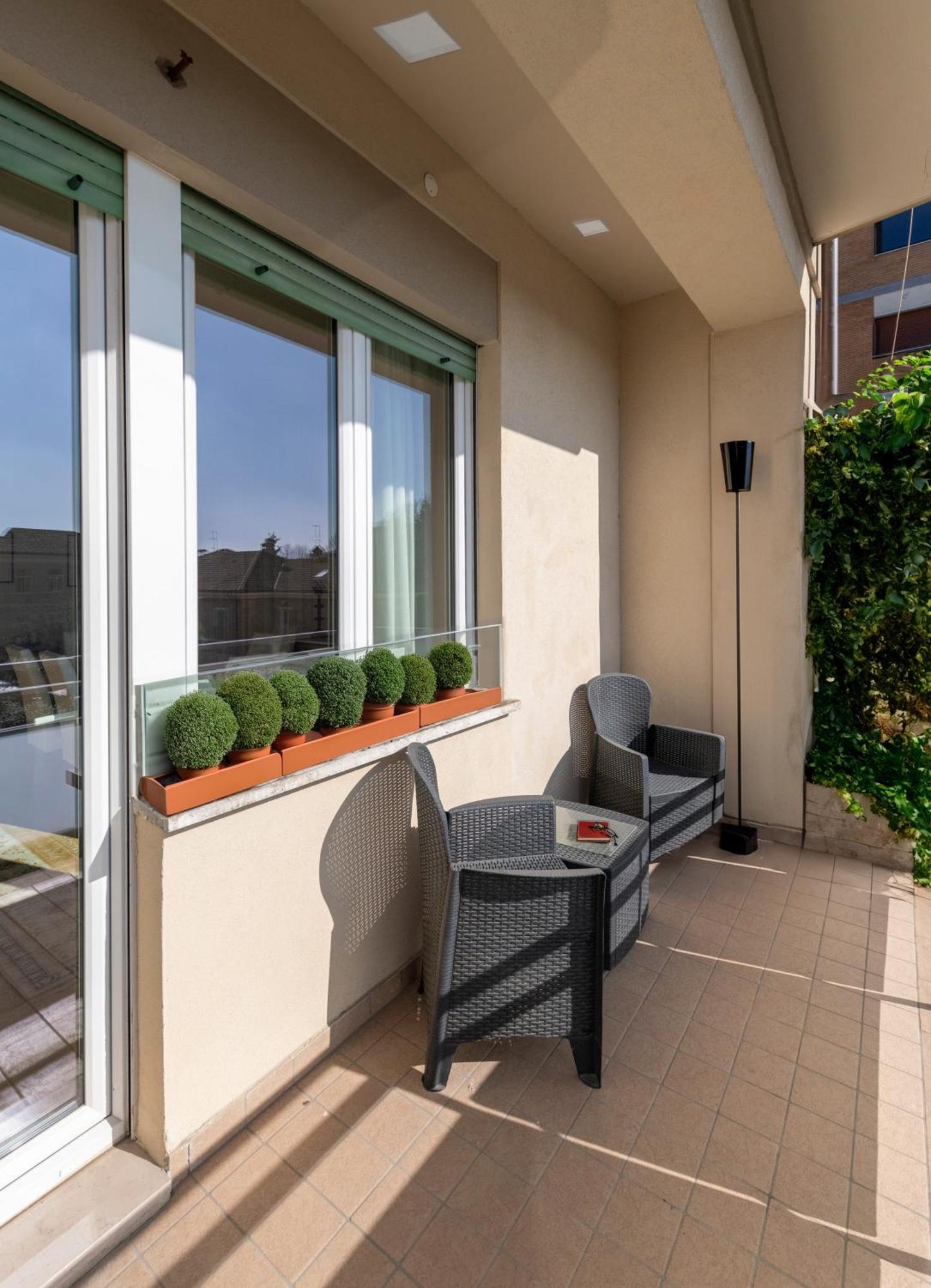 Casa Gramsci Luxury Apartment Пезаро Экстерьер фото